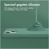 Accezz Liquid Silicone Backcover iPhone 15 Donkergroen