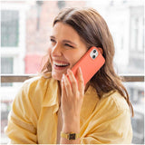 Accezz Liquid Silicone Backcover met MagSafe iPhone 15 Oranje