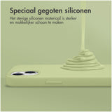 Accezz Liquid Silicone Backcover iPhone 15 Plus Groen