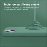 Accezz Liquid Silicone Backcover iPhone 15 Pro Donkergroen