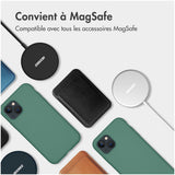 Accezz Liquid Silicone Backcover met MagSafe iPhone 15 Donkergroen