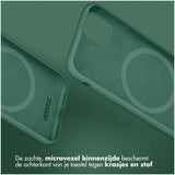 Accezz Liquid Silicone Backcover met MagSafe iPhone 15 Donkergroen
