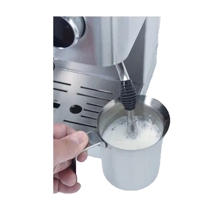 Koffieapparaat met stoompijpje