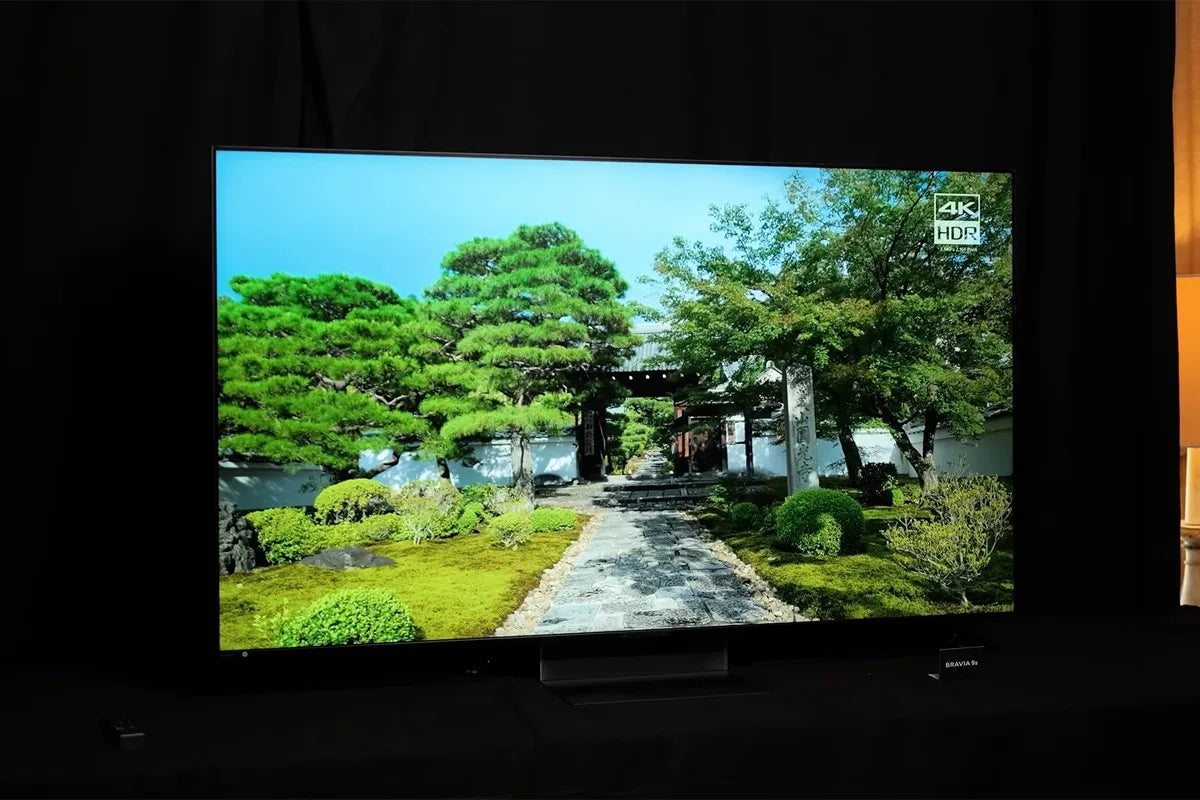 Sony Bravia 9 MKII met felle groene kleuren.