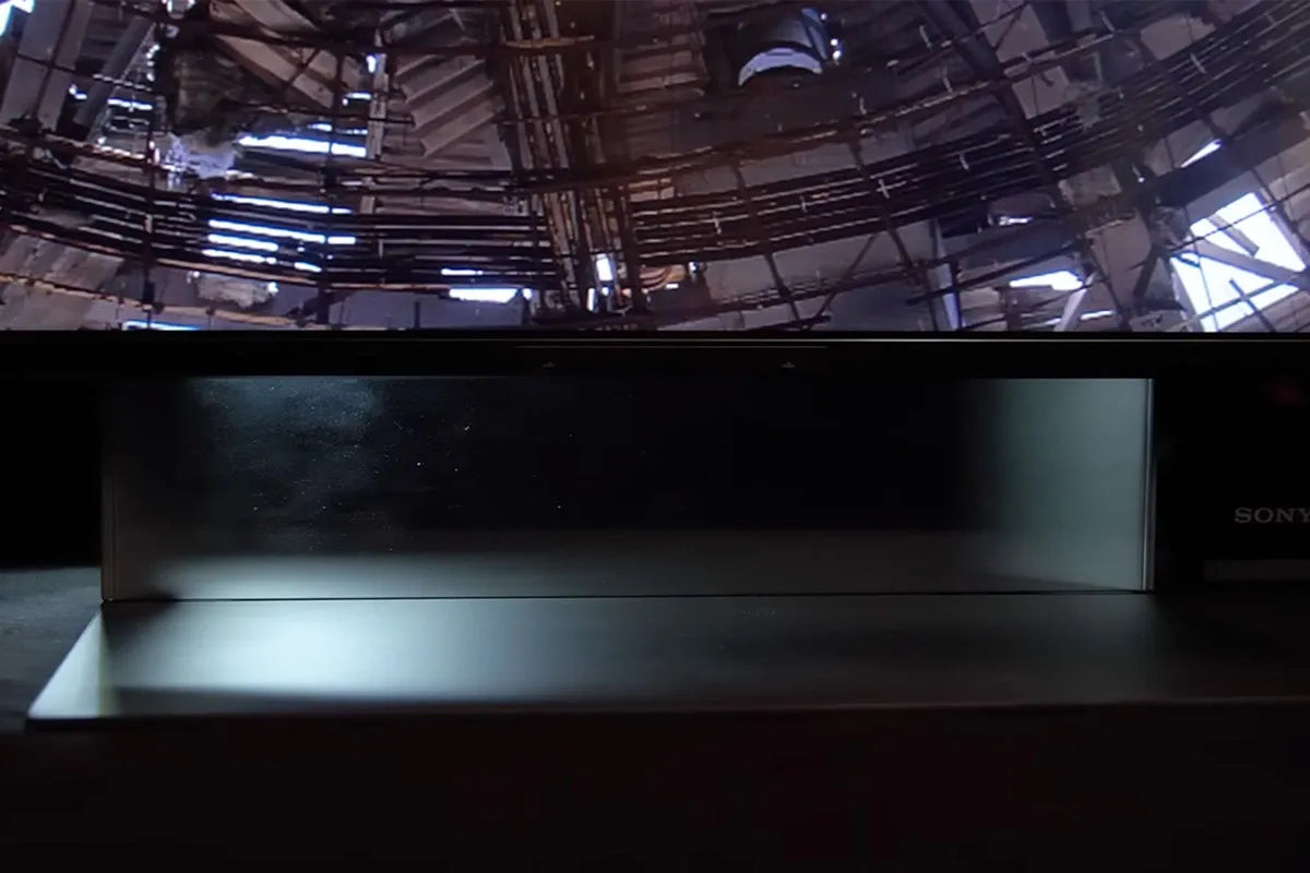 Voetstuk van de Sony Bravia-tv die de ilussie geeft dat het scherm zweeft.